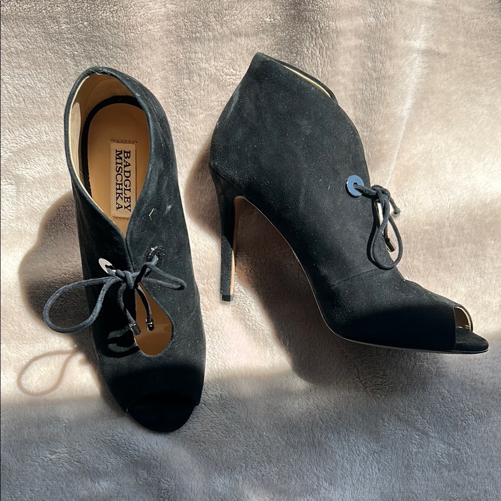 Badgley Mischka Black Peep Toe Heels